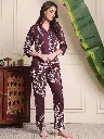 clear_crees_from_top_and_bottom_and_enhance_the_product_color_5.webp