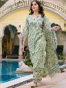 f165a574-af98-4efa-bd4c-64e82463c9771706601290515VTRADITIONWomenFloralPrintedRegularThreadWorkKurtawithPalazz6.webp