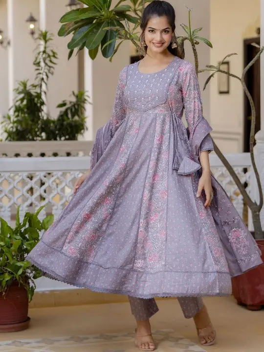 36521108-ec6e-4252-a075-8b098f3bcdca1717658928989FloralPrintedPanelledPureCottonAnarkaliKurtaWithTrousersDupa4.webp