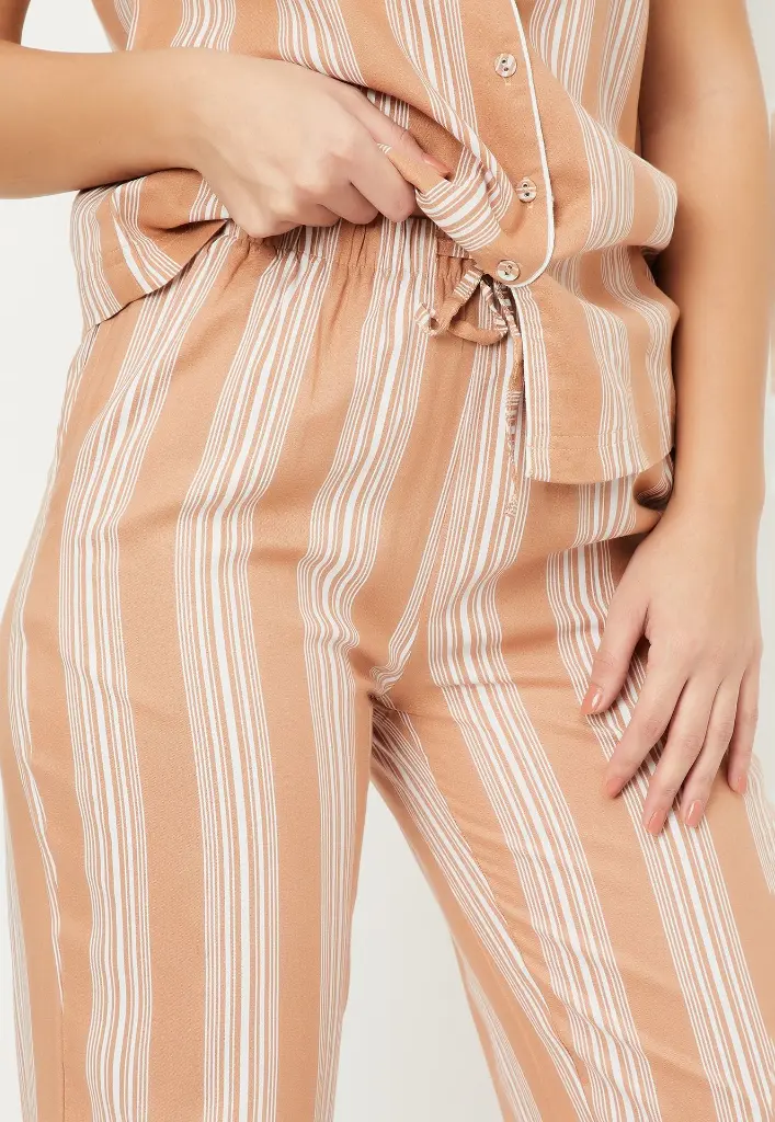 1000014773100-Yellow-CAMEL-1000014773100_08-2100.webp